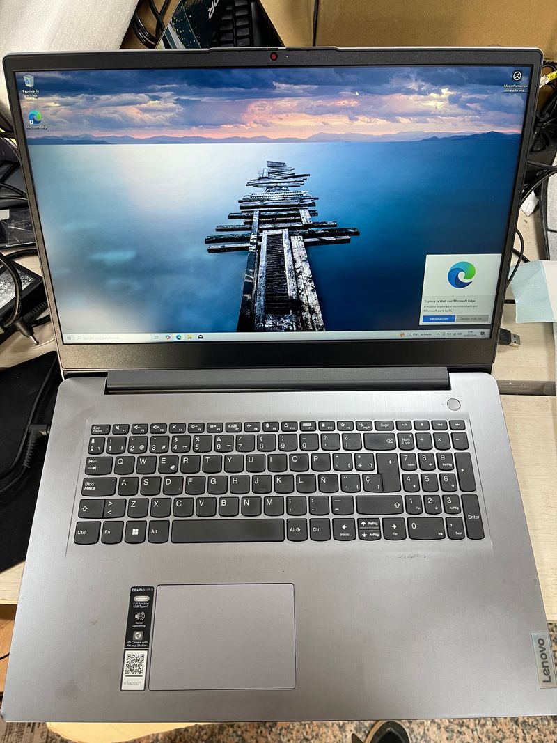 Lenovo IdeaPad 3 17 Ryzen 7 16GB RAM 512GB SSD