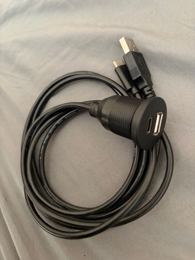 Pasacables Escritorio USB-A y USB-C