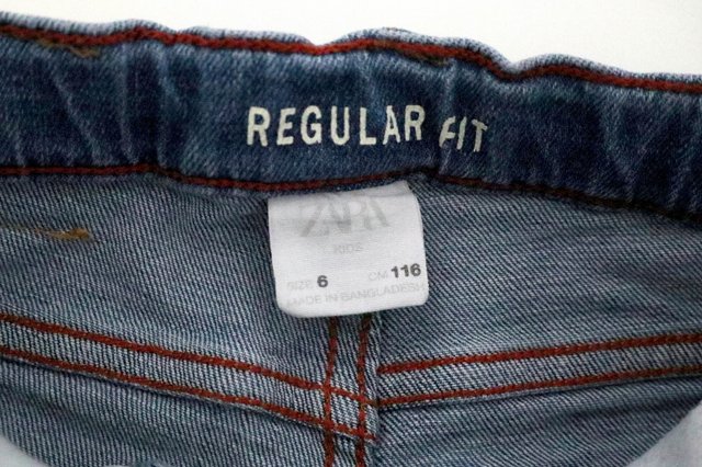 Pantalón vaquero azul Zara Kids. Talla 6 años
