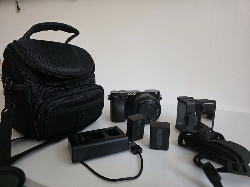 Sony a6000 Kit Completo (16-50mm + Extras)