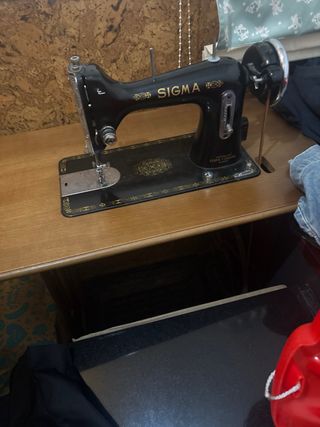 Máquina de coser Sigma - Funciona