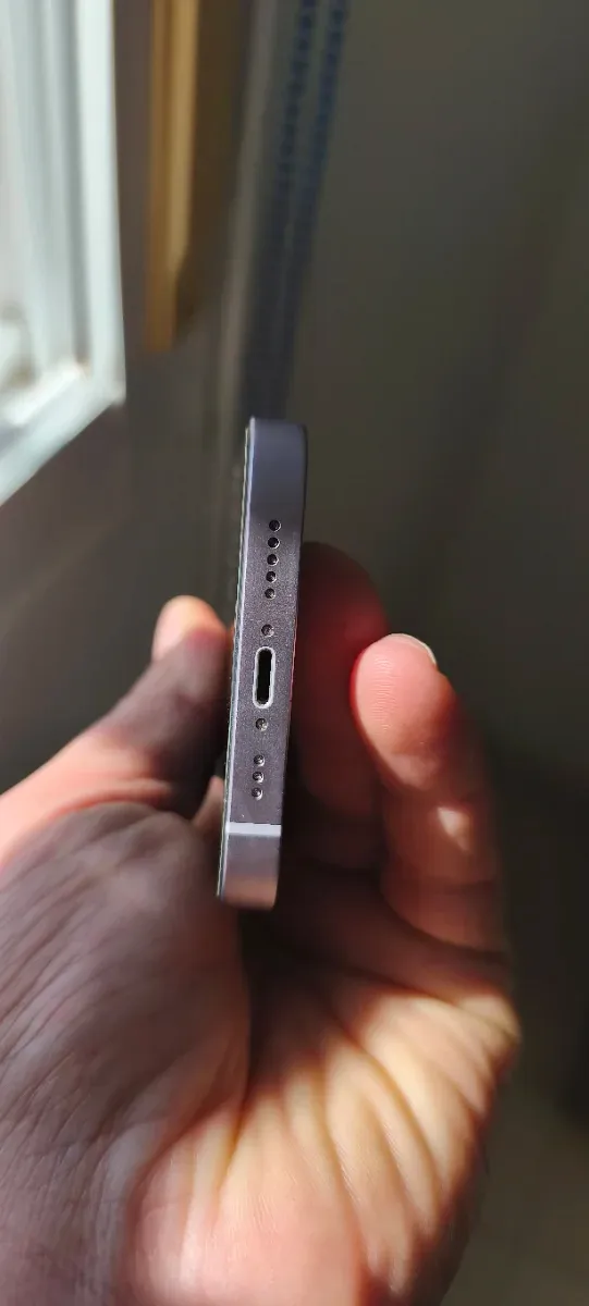 iPhone 14 Morado VENDO PARA PIEZAS O ENTERO POR 60 afbeelding 2