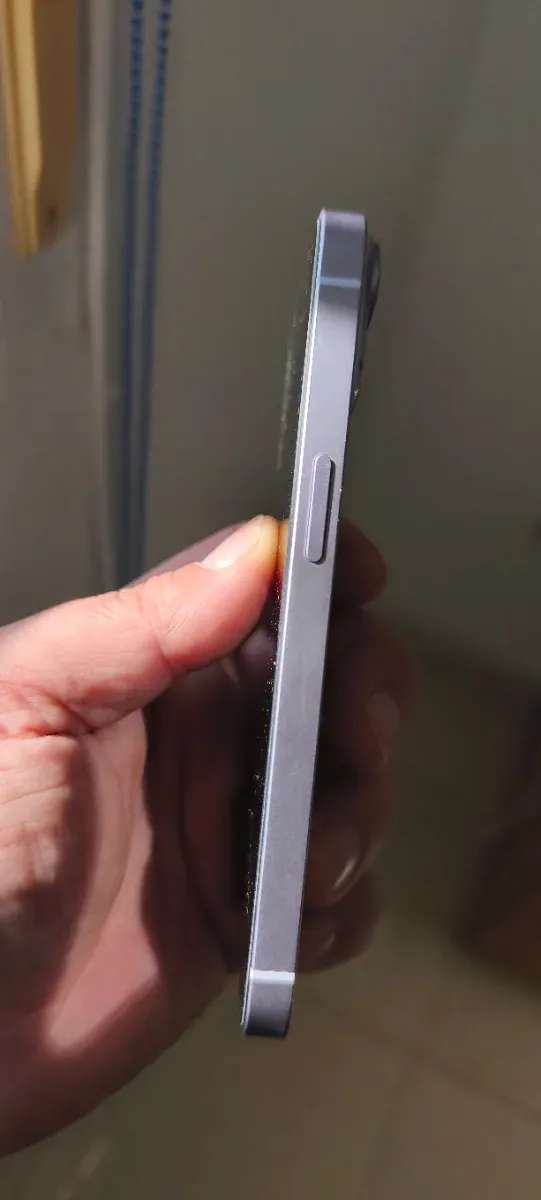 iPhone 14 Morado VENDO PARA PIEZAS O ENTERO POR 60 afbeelding 3