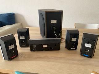 Altavoces Sony 5.1 negros y plateados