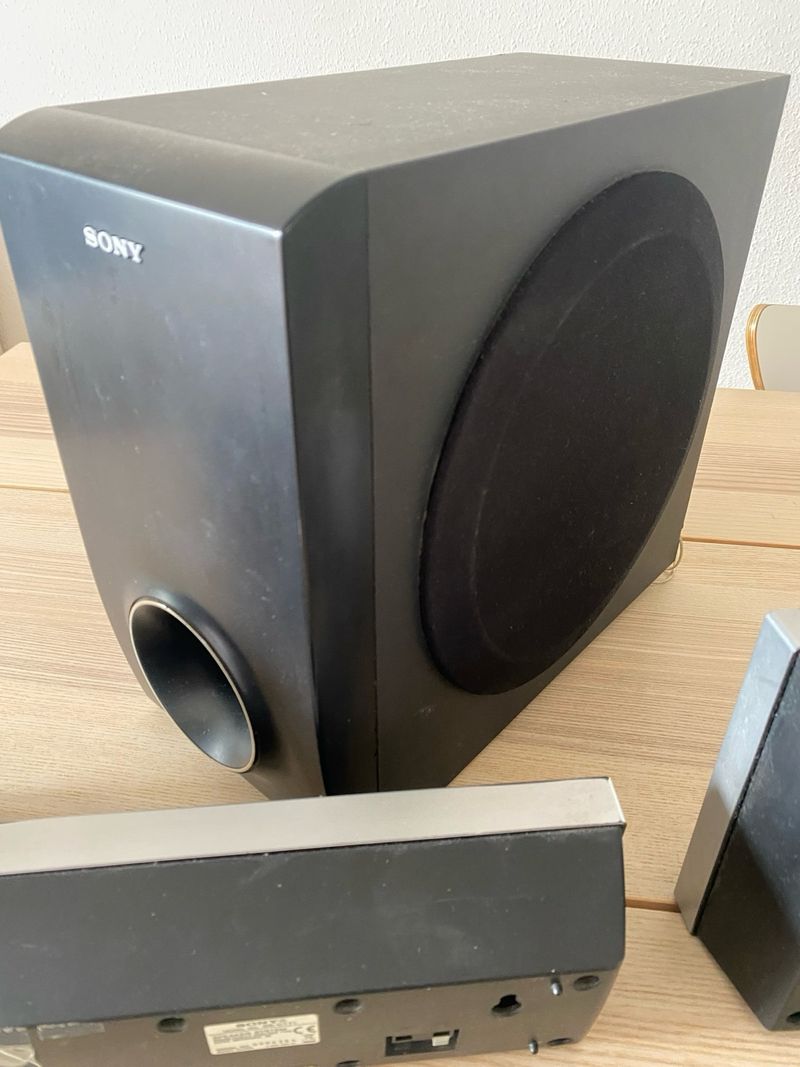 Altavoces Sony 5.1 negros y plateados afbeelding 2