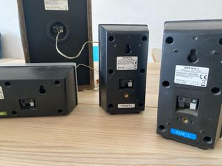 Altavoces Sony 5.1 negros y plateados