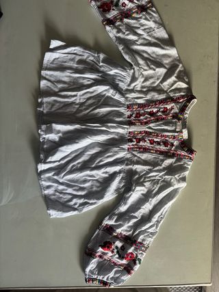 Blusa con bordado multicolor niña