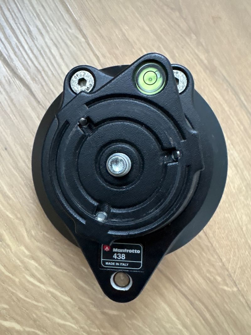Manfrotto 438 Base Niveladora