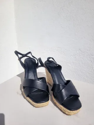 Sandalias cuña negras