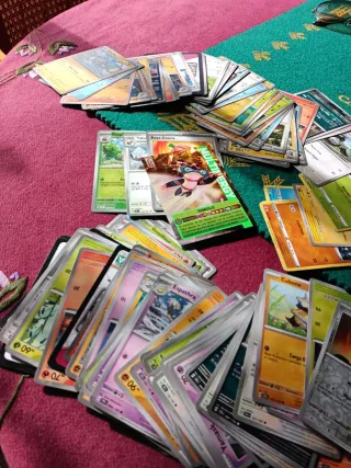 Lote de cartas Pokémon grande