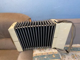 Acordeón Hohner Arietta 72 Bajos