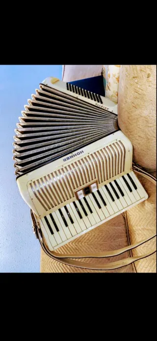 Acordeón Hohner Arietta 72 Bajos