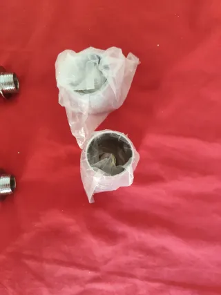 2 Grifos  Nuevos. Parece. Tendedero fontanería.