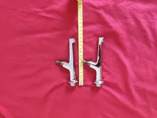 2 Grifos  Nuevos. Parece. Tendedero fontanería.