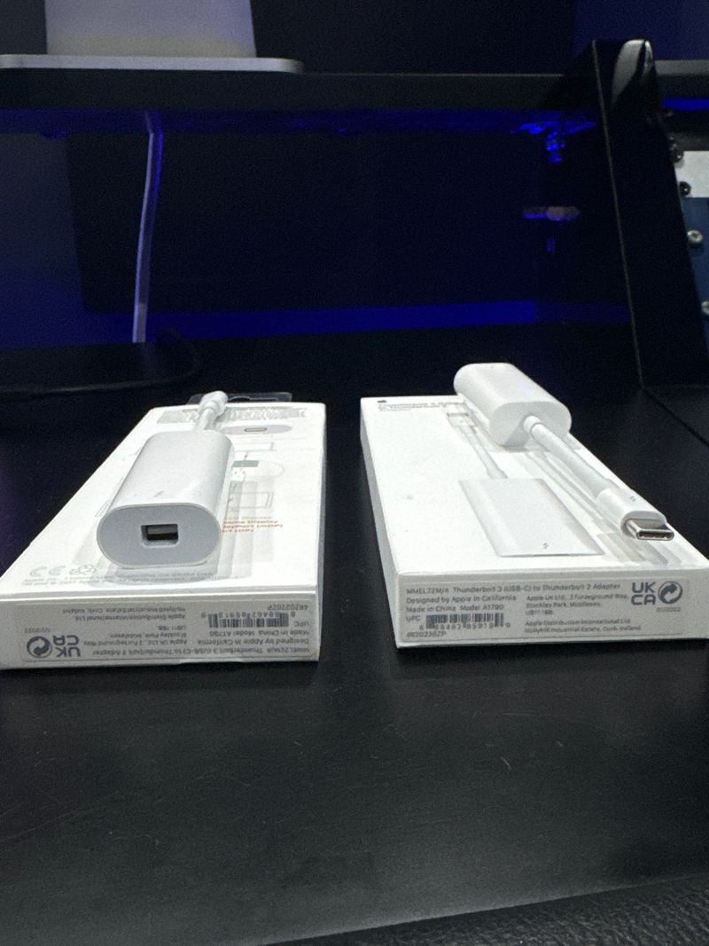 Adaptador Apple Thunderbolt 3 (USB-C)Thunderbolt 2
