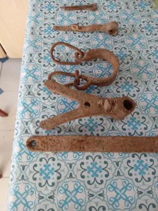 Herrajes antiguos de metal