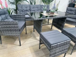 Sofá, mesa, 2 sillas y 2 puffs terraza