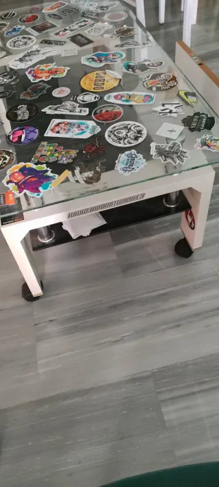 Mesita de centro cristal y madera le puse ruedas