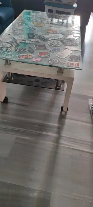 Mesita de centro cristal y madera le puse ruedas