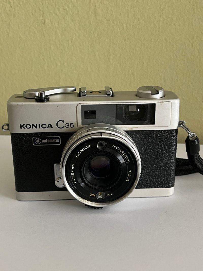 Konica C35 Cámara analógica