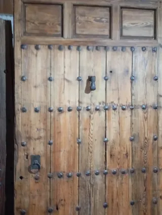 🇪🇸gran portón madera maciza con clavos🇪🇸