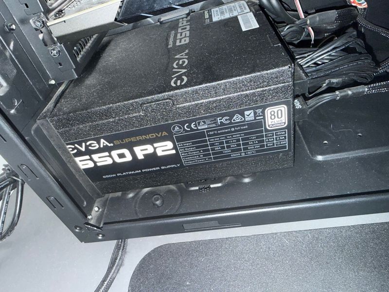 Fuente de alimentación EVGA Supernova 650 P2