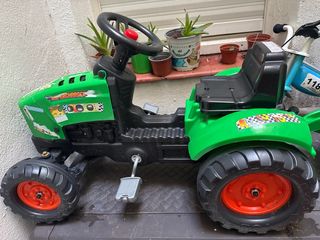 Trattore a pedali verde per bambini