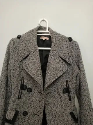 Abrigo corto espiga blanco y negro