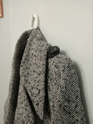 Abrigo corto espiga blanco y negro