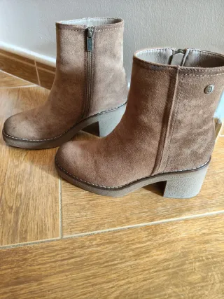 Botín serraje camel tacón