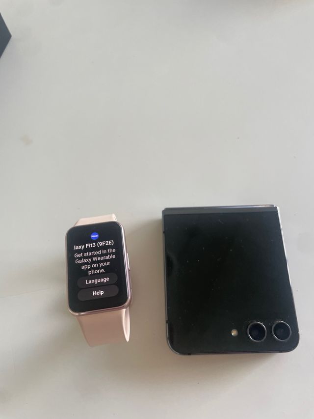 Teléfono Z Flip 5 y Reloj Fit 3 Rosa