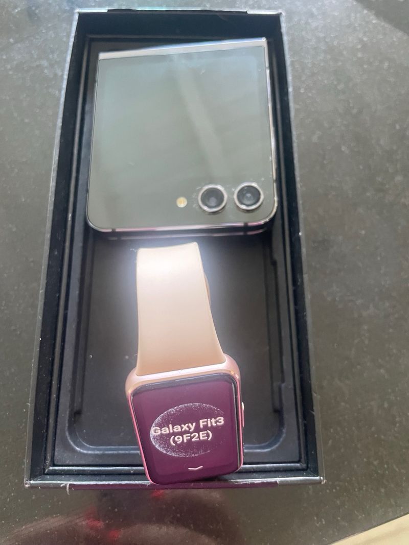 Teléfono Z Flip 5 y Reloj Fit 3 Rosa afbeelding 2