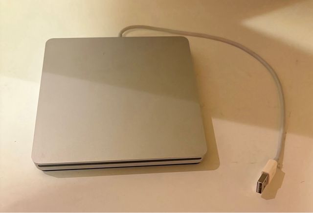 Lector CD externo Apple.