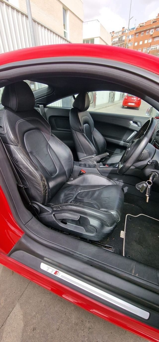 Despiece Audi TTS volante derecha UK 2010