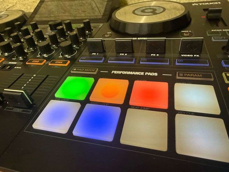 Controlador DJ Reloop Touch con pantalla táctil afbeelding 6