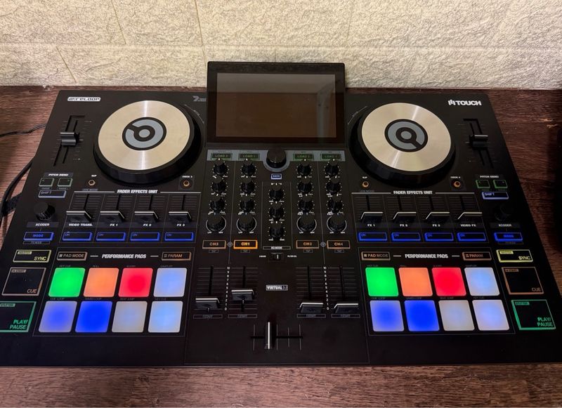 Controlador DJ Reloop Touch con pantalla táctil afbeelding 2