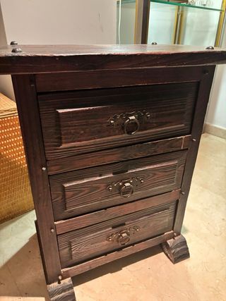 Taburete , baul y mesita de noche, todo 25€