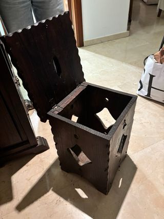 Taburete , baul y mesita de noche, todo 25€