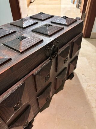 Taburete , baul y mesita de noche, todo 25€