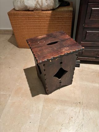 Taburete , baul y mesita de noche, todo 25€