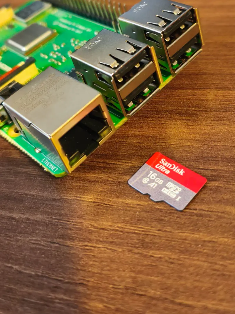 Raspberry Pi 3 Model B+ + Sandisk 16GB afbeelding 2