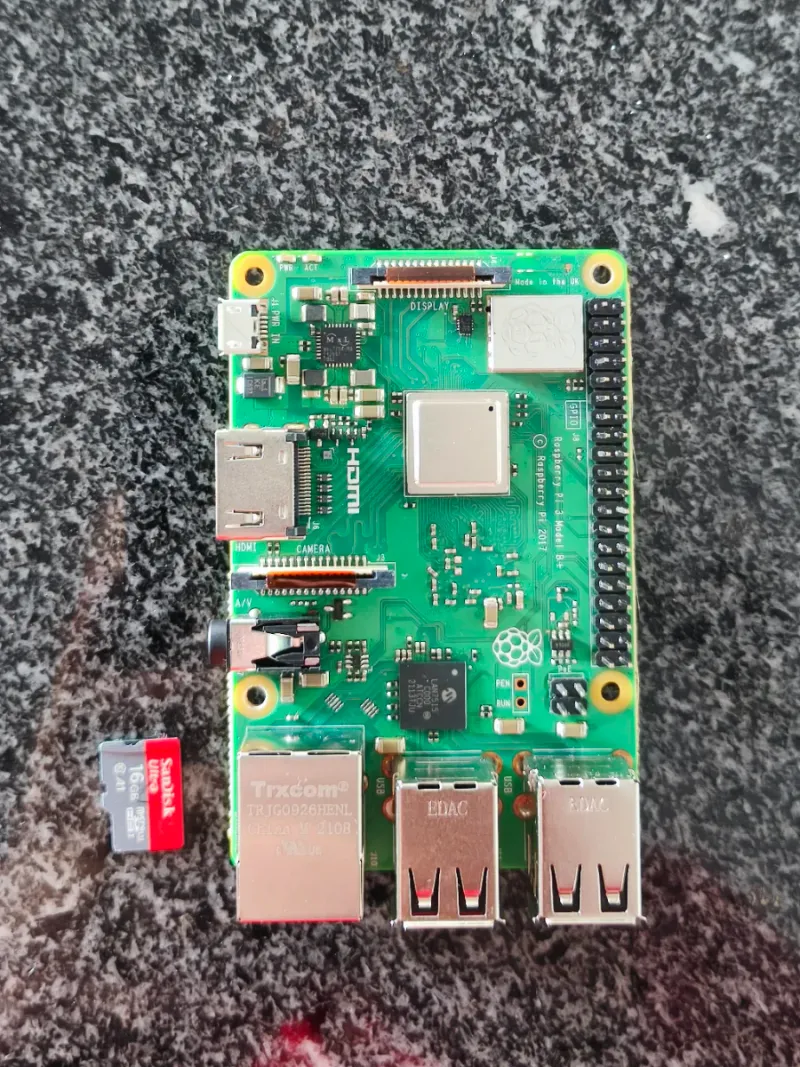Raspberry Pi 3 Model B+ + Sandisk 16GB afbeelding 3