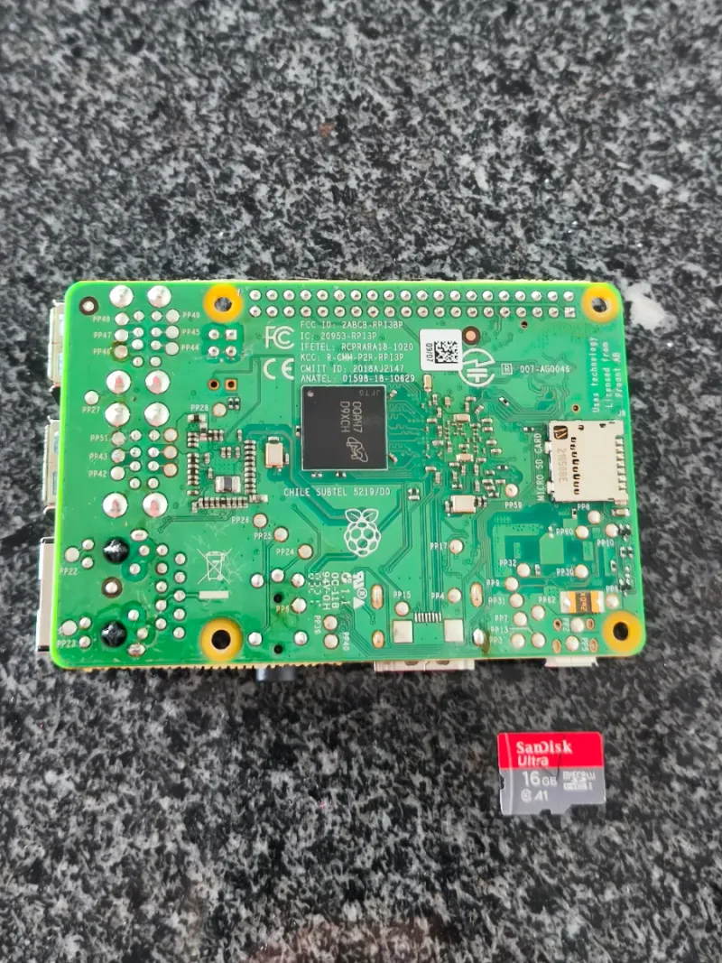 Raspberry Pi 3 Model B+ + Sandisk 16GB afbeelding 4