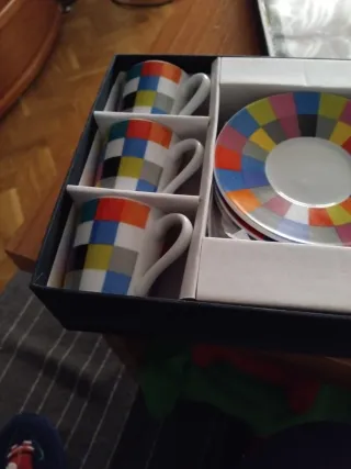 Juego de tazas y platillos de porcelana