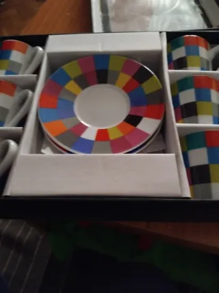 Juego de tazas y platillos de porcelana