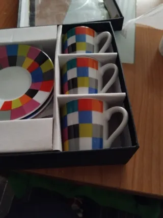 Juego de tazas y platillos de porcelana