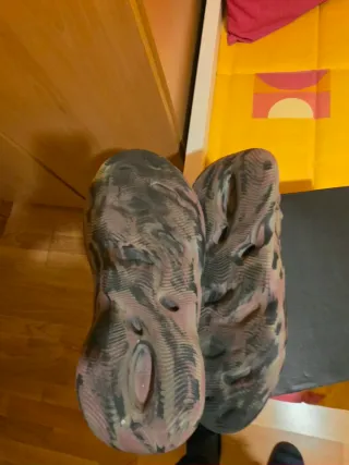 Adidas Yeezy Foam RNNR MX CARBON Multicolor