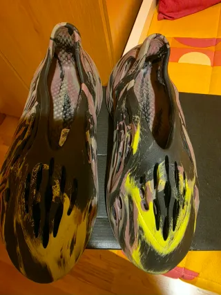 Adidas Yeezy Foam RNNR MX CARBON Multicolor