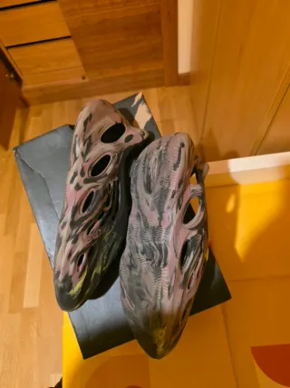 Adidas Yeezy Foam RNNR MX CARBON Multicolor