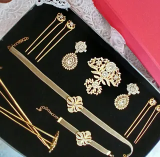 Aderezo de fallera en oro a estrenar